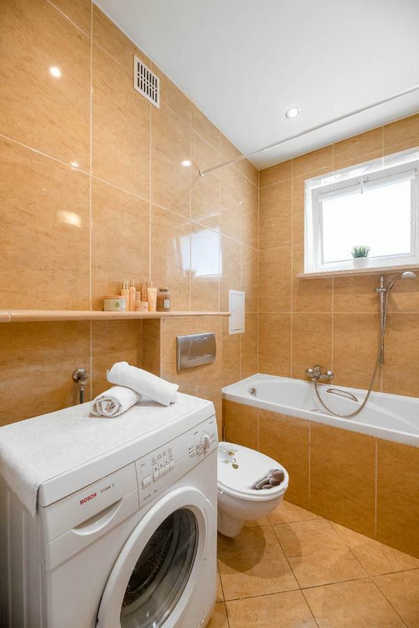 Apartament Goka Like It Apartman Varsó Kültér fotó