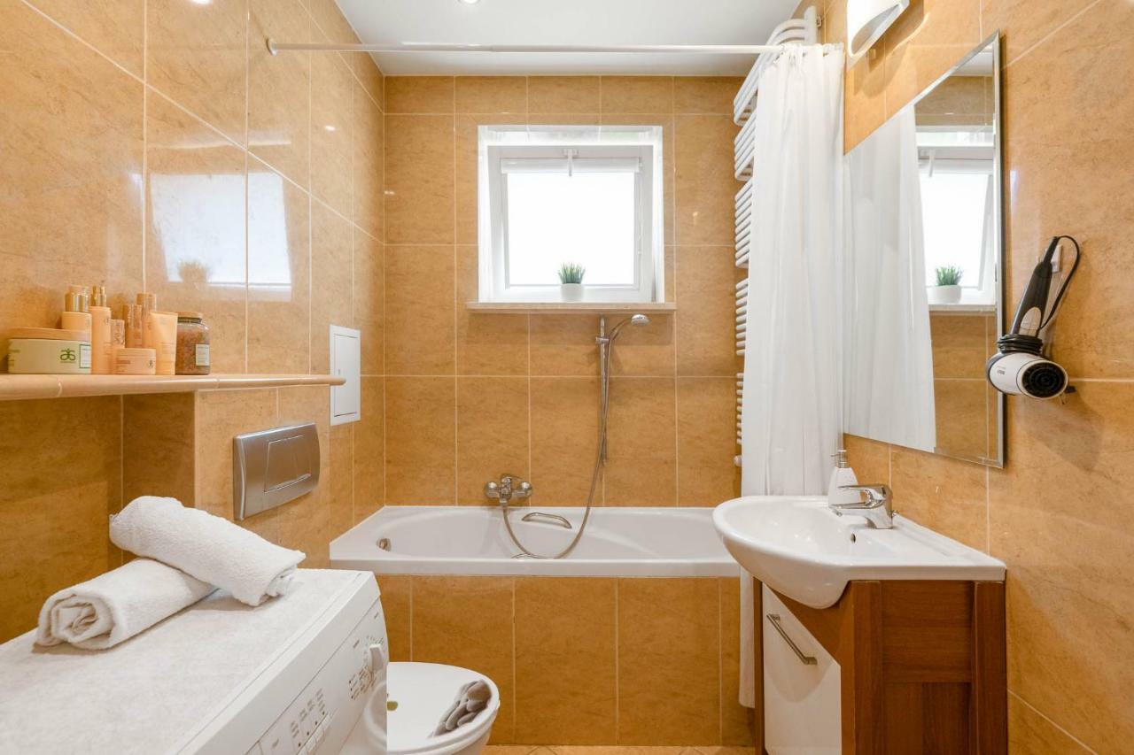 Apartament Goka Like It Apartman Varsó Kültér fotó